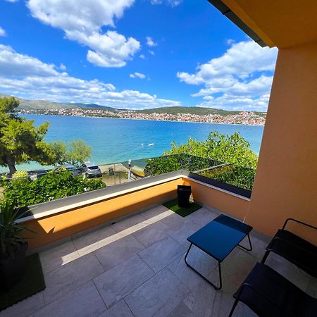 Beach Holiday Home With Private Jacuzzi & Parking Trogir Exteriör bild