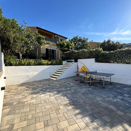 Beach Holiday Home With Private Jacuzzi & Parking Trogir Exteriör bild