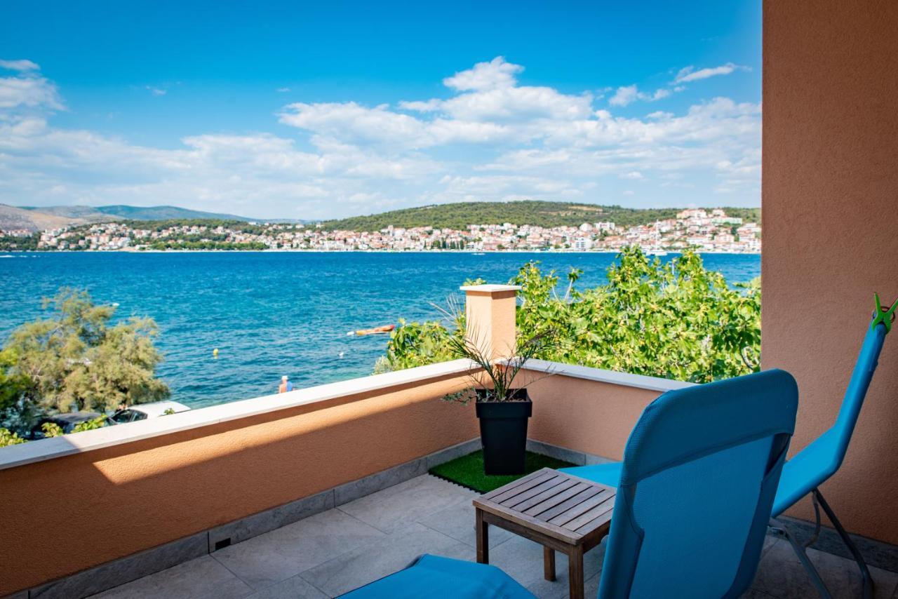 Beach Holiday Home With Private Jacuzzi & Parking Trogir Exteriör bild