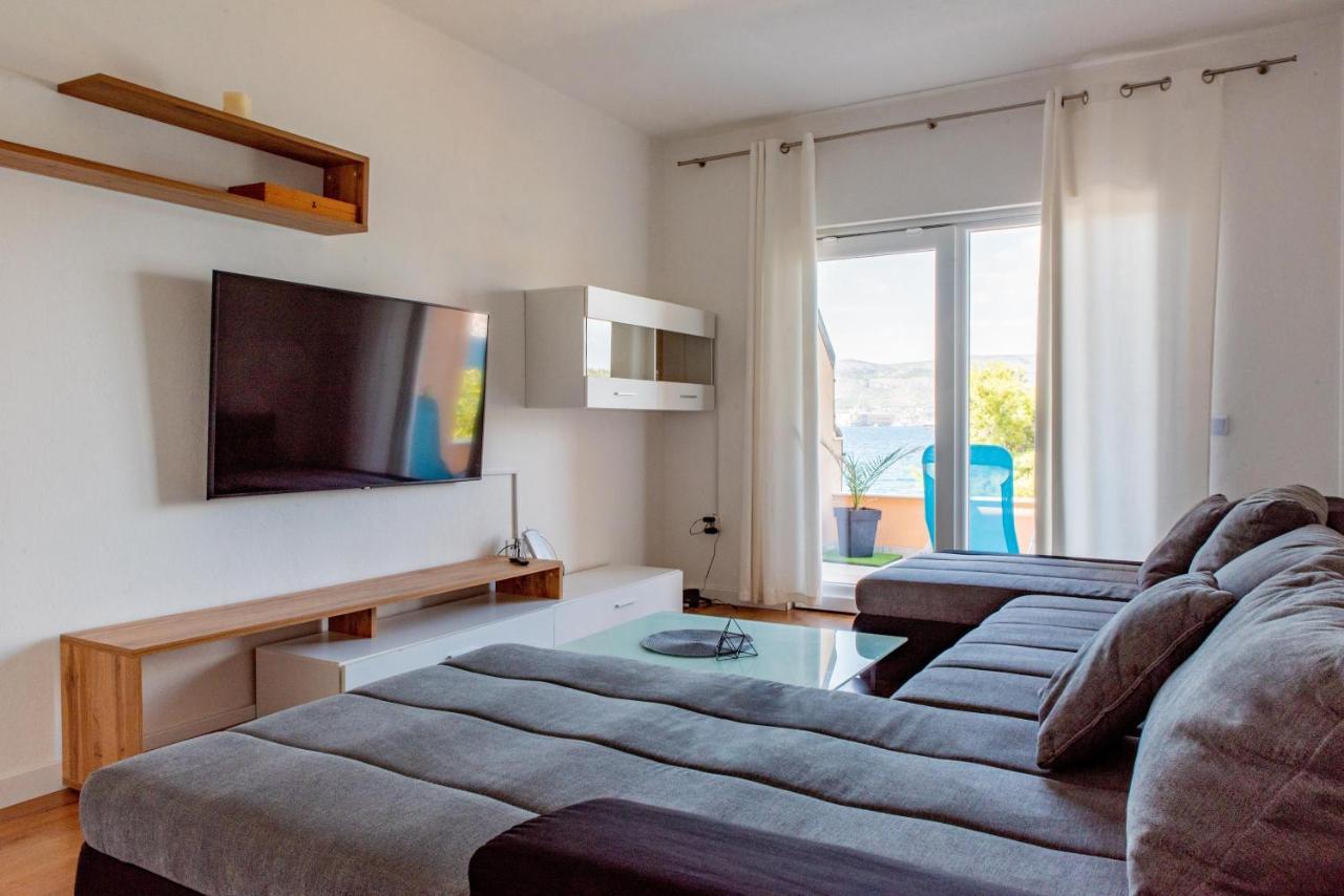 Beach Holiday Home With Private Jacuzzi & Parking Trogir Exteriör bild