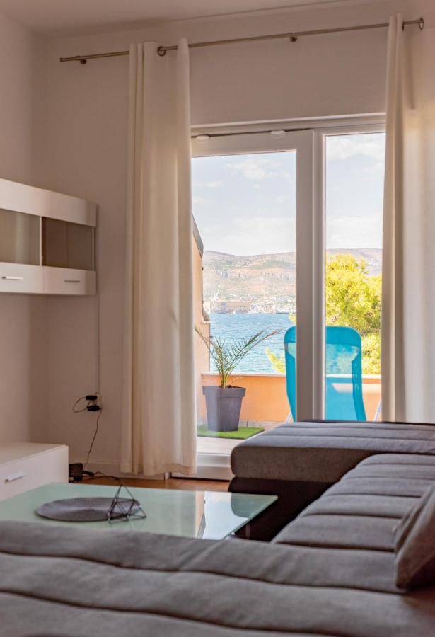 Beach Holiday Home With Private Jacuzzi & Parking Trogir Exteriör bild