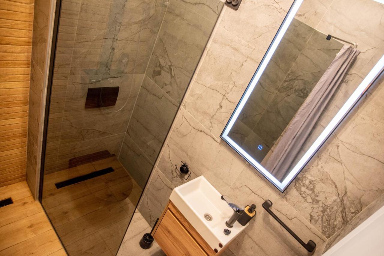 Beach Holiday Home With Private Jacuzzi & Parking Trogir Exteriör bild