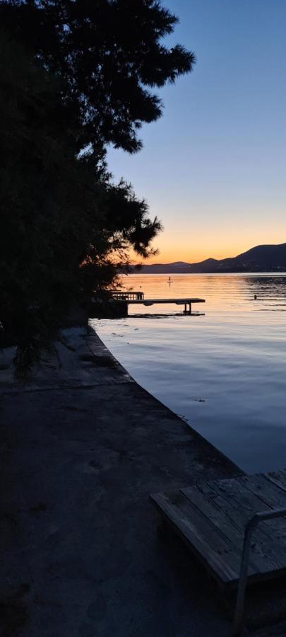 Beach Holiday Home With Private Jacuzzi & Parking Trogir Exteriör bild