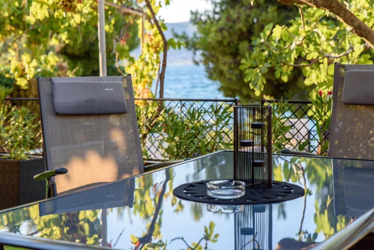 Beach Holiday Home With Private Jacuzzi & Parking Trogir Exteriör bild