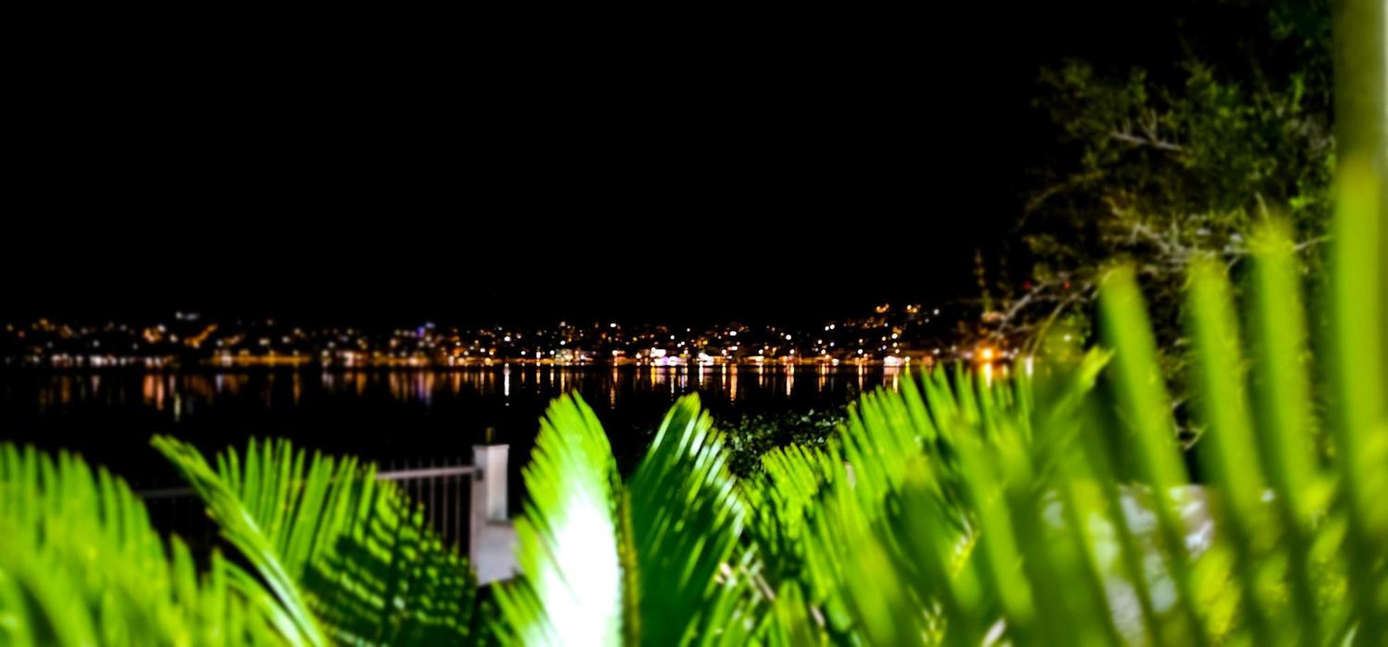Beach Holiday Home With Private Jacuzzi & Parking Trogir Exteriör bild