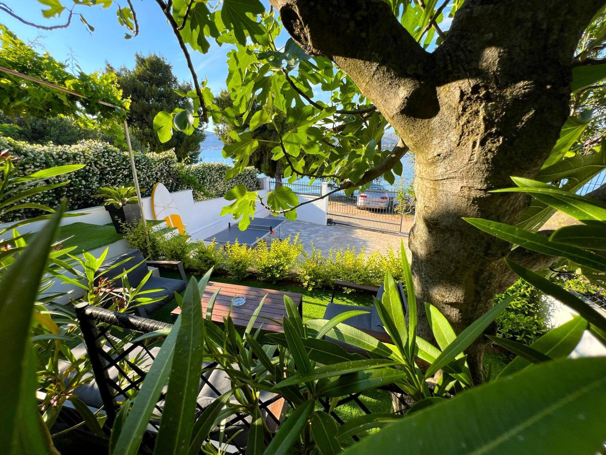 Beach Holiday Home With Private Jacuzzi & Parking Trogir Exteriör bild